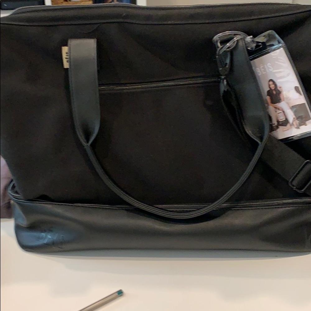 Béis weekender bag! NWT